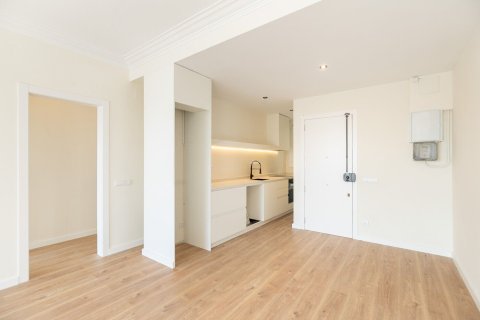 Apartamento en venta en Barcelona, España 3 dormitorios, No. 140831 - foto 8