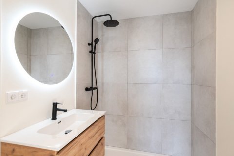 Apartamento en venta en Barcelona, España 3 dormitorios, No. 140831 - foto 15