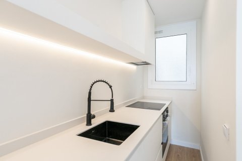 Apartamento en venta en Barcelona, España 3 dormitorios, No. 140831 - foto 9