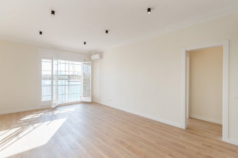 Apartamento en venta en Barcelona, España 3 dormitorios, No. 140831 - foto 4