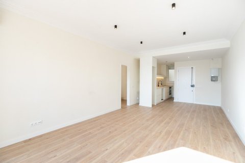 Apartamento en venta en Barcelona, España 3 dormitorios, No. 140831 - foto 28