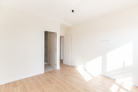 Apartamento en venta en Barcelona, España 3 dormitorios, No. 140831 - foto 13