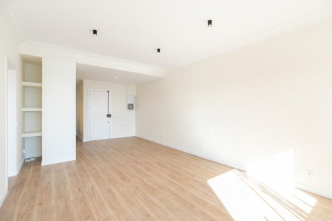 Apartamento en venta en Barcelona, España 3 dormitorios, No. 140831 - foto 6