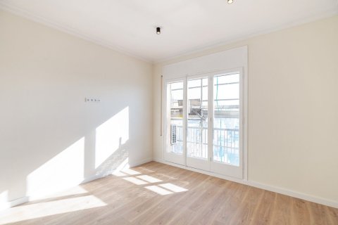 Apartamento en venta en Barcelona, España 3 dormitorios, No. 140831 - foto 11