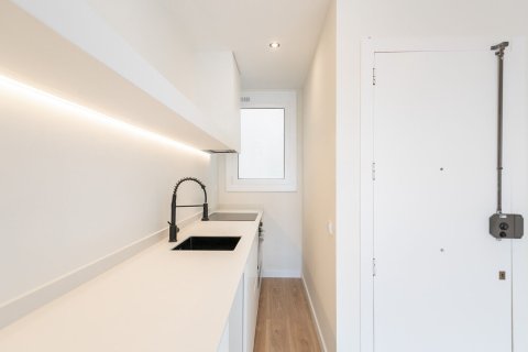 Apartamento en venta en Barcelona, España 3 dormitorios, No. 140831 - foto 30