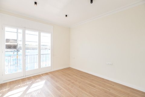 Apartamento en venta en Barcelona, España 3 dormitorios, No. 140831 - foto 12