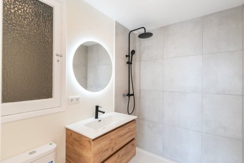 Apartamento en venta en Barcelona, España 3 dormitorios, No. 140831 - foto 16