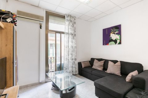 Apartamento en venta en Barcelona, España 3 dormitorios, No. 140830 - foto 7