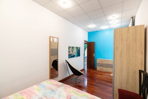 Apartamento en venta en Barcelona, España 3 dormitorios, No. 140830 - foto 15