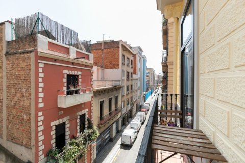 Apartamento en venta en Barcelona, España 3 dormitorios, No. 140830 - foto 9