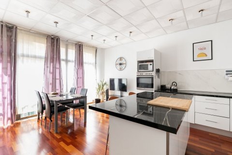 Apartamento en venta en Barcelona, España 3 dormitorios, No. 140830 - foto 1