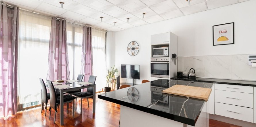 Apartamento en Barcelona, España 3 dormitorios, No. 140830