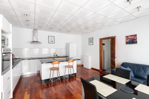 Apartamento en venta en Barcelona, España 3 dormitorios, No. 140830 - foto 6