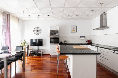 Apartamento en venta en Barcelona, España 3 dormitorios, No. 140830 - foto 3