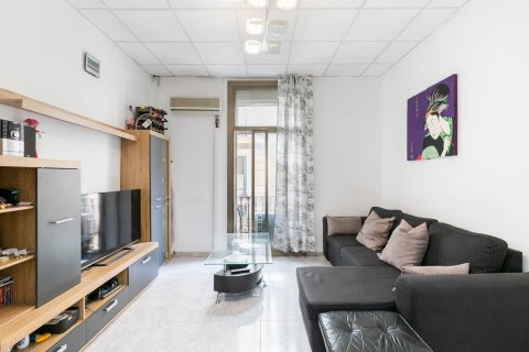 Apartamento en venta en Barcelona, España 3 dormitorios, No. 140830 - foto 8