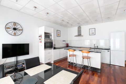 Apartamento en venta en Barcelona, España 3 dormitorios, No. 140830 - foto 4