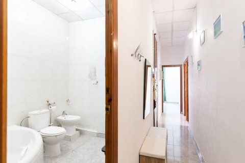 Apartamento en venta en Barcelona, España 3 dormitorios, No. 140830 - foto 16