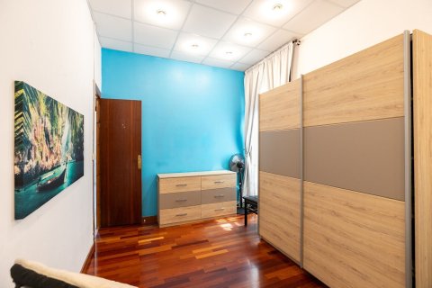 Apartamento en venta en Barcelona, España 3 dormitorios, No. 140830 - foto 13