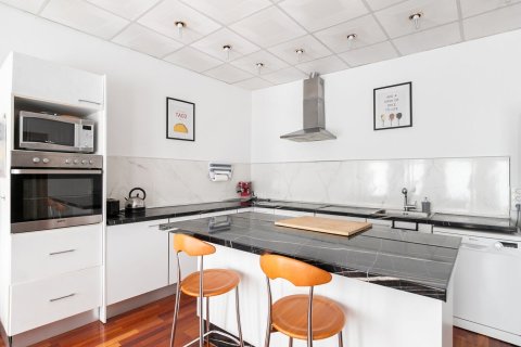 Apartamento en venta en Barcelona, España 3 dormitorios, No. 140830 - foto 5