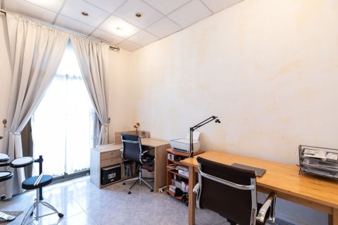 Apartamento en venta en Barcelona, España 3 dormitorios, No. 140830 - foto 25