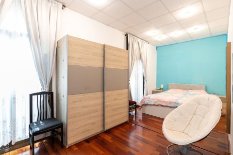 Apartamento en venta en Barcelona, España 3 dormitorios, No. 140830 - foto 12
