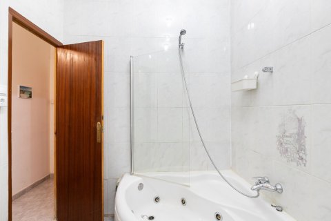 Apartamento en venta en Barcelona, España 3 dormitorios, No. 140830 - foto 17