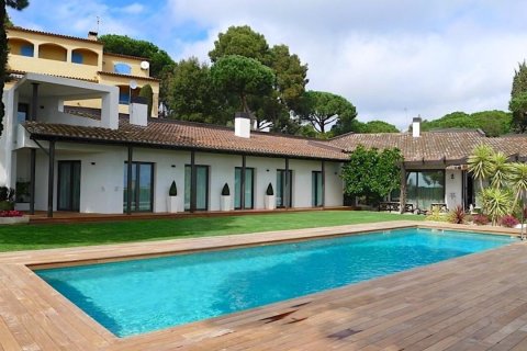 Продажа дома в Калонже, Герона, Испания 6 спален,  №140834 - фото 1