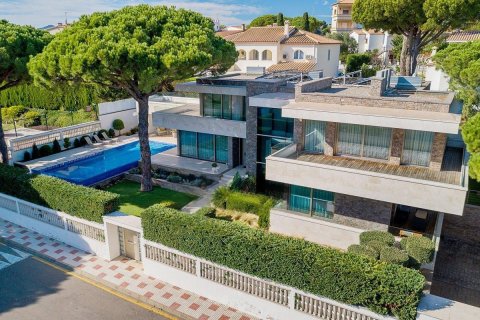 Продажа дома в Пладжа-де-Аро, Герона, Испания 4 спальни, 1050м2 №140828 - фото 2