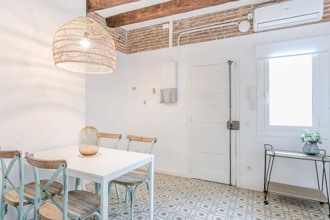 Apartment à vendre à Barcelona, Espagne, 2 chambres, No. 140833 - photo 2