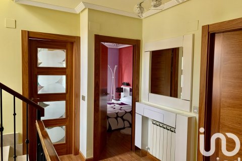 Radhus till salu i San Andres del Rabanedo, Leon, Spanien 4 sovrum, 194 kvm. Nr. 153086 - foto 5