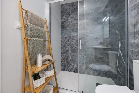 Huoneisto myytävänä San Miguel de Salinas, Alicante, Espanja, 2 makuuhuonetta, 70 m2 No. 141838 - kuva 18