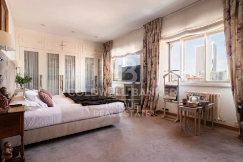 Duplex for sale in Madrid, Spain 4 bedrooms, 378 sq.m. No. 159536 - photo 11