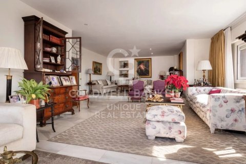 Duplex for sale in Madrid, Spain 4 bedrooms, 378 sq.m. No. 159536 - photo 2