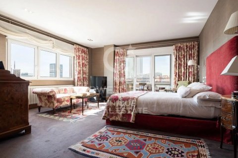 Duplex for sale in Madrid, Spain 4 bedrooms, 378 sq.m. No. 159536 - photo 8