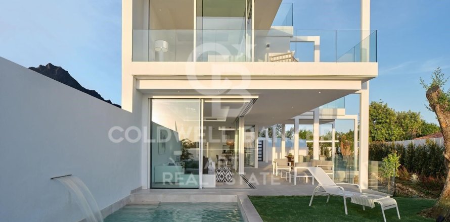 House in Marbella, Malaga, Spain 5 bedrooms, 348 sq.m. No. 159534