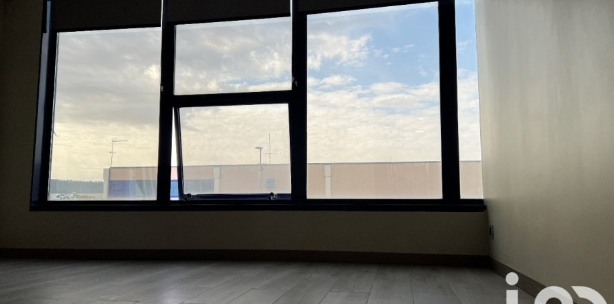 Commercial property in Alcala de Henares, Madrid, Spain 452 sq.m. No. 152953