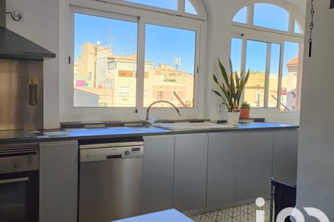 Apartment for sale in Barcelona, Spain 4 bedrooms, 121 sq.m. No. 152954 - photo 5
