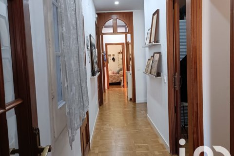 Apartment for sale in Barcelona, Spain 4 bedrooms, 121 sq.m. No. 152954 - photo 17