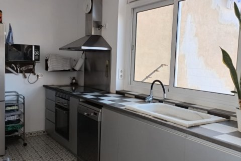 Apartment for sale in Barcelona, Spain 4 bedrooms, 121 sq.m. No. 152954 - photo 2