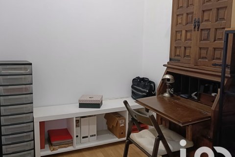 Apartment for sale in Barcelona, Spain 4 bedrooms, 121 sq.m. No. 152954 - photo 13