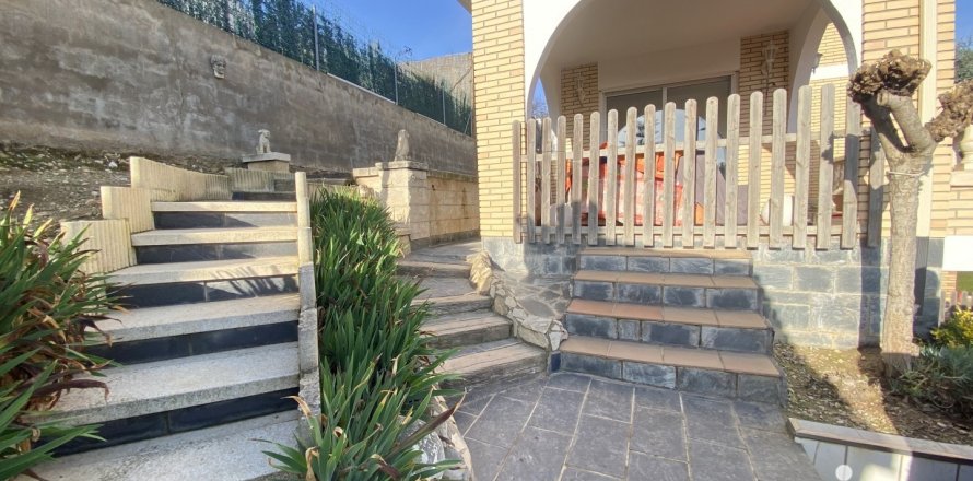 Dom w Rubi, Barcelona, Hiszpania 4 sypialnie, 210 mkw. nr 153348