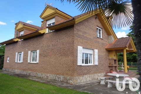 Dzīvoklis pārdošanā Garrafe de Torio, Leon, Spānijā 6 istabas, 270 m2 Nr. 173348 - attēls 3