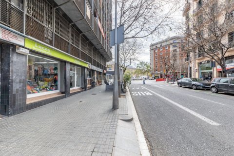 Retail store for sale in Barcelona, Spain 93 sq.m. No. 167162 - photo 3