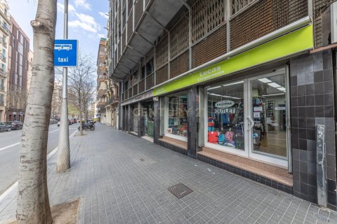 Retail store for sale in Barcelona, Spain 93 sq.m. No. 167162 - photo 2