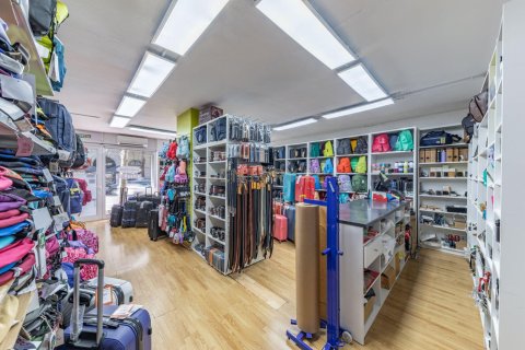 Retail store for sale in Barcelona, Spain 93 sq.m. No. 167162 - photo 7