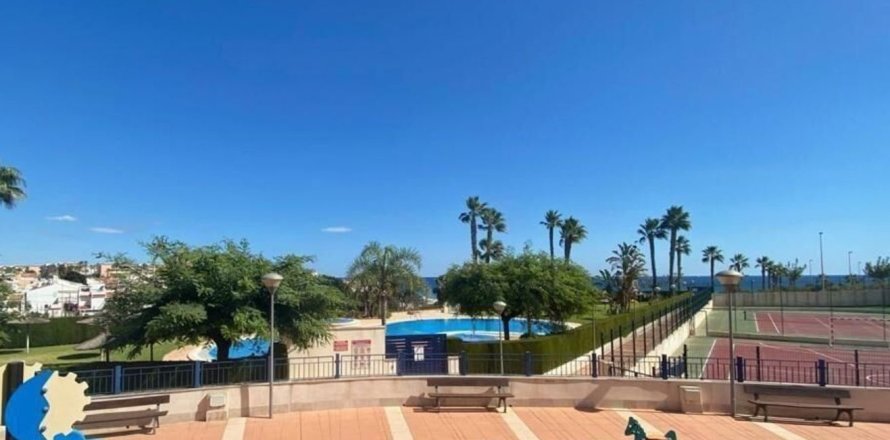 Apartamento en Pilar de la Horadada, Alicante, España 2 dormitorios, 84 m2 No. 180999