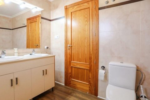 Apartamento en venta en Pilar de la Horadada, Alicante, España 2 dormitorios, 84 m2 No. 180999 - foto 16