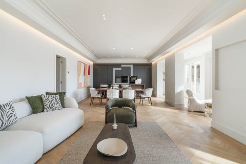 Lägenhet i Barcelona, Spanien 4 sovrum, 273 kvm. Nr. 150804