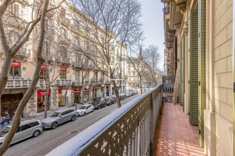 Apartament w Barcelona, Hiszpania 3 sypialnie, 195 mkw. nr 150810 – zdjęcie 29