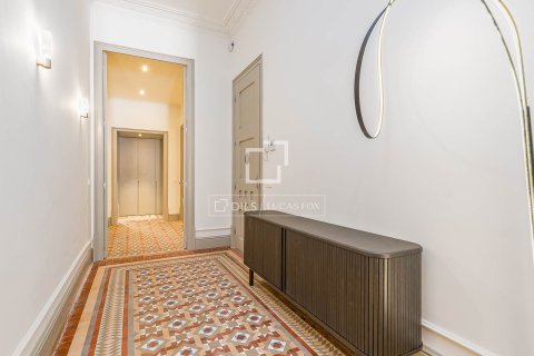 Apartament w Barcelona, Hiszpania 3 sypialnie, 195 mkw. nr 150810 – zdjęcie 25